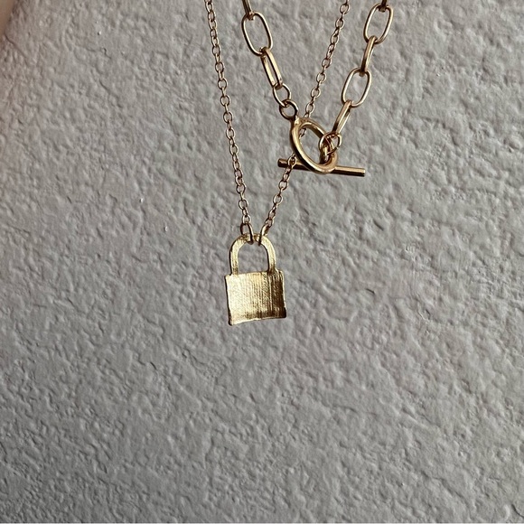 NEW | layered link chain necklace with lock pendant - Picture 2 of 5